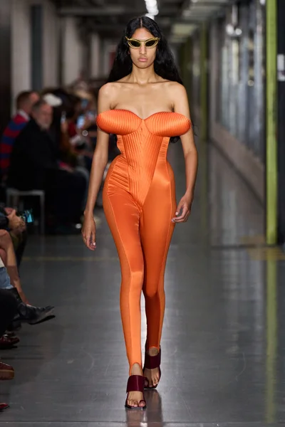 Look 1